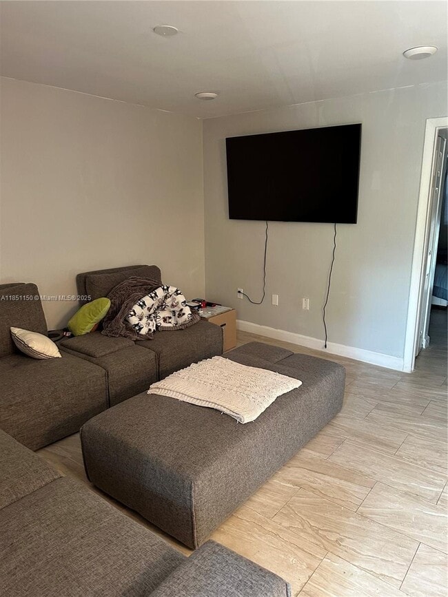 Building Photo - 1111 NW 19th Ave Unit 204 Rental