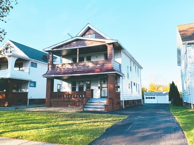 Building Photo - 3586 Chelton Rd Unit 1st-Floor