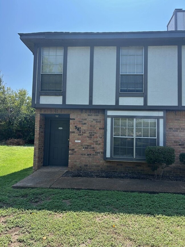 Building Photo - 341-345 Mill Creek Circle Unit 341 Mill Creek Circle Rental