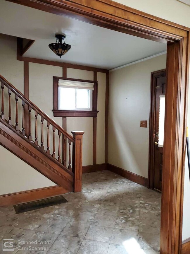 Photo - 2 bedroom close to Miami Valley Hospital and UD with Detached garage!
