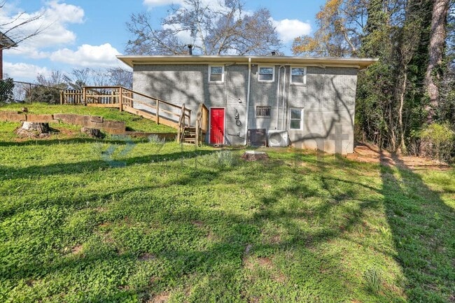 Photo - 586 Oakside Dr SW