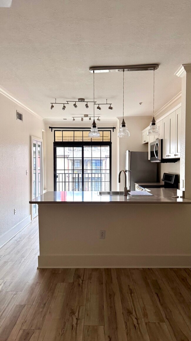 Building Photo - 911 N Orange Ave Unit Uptown Place