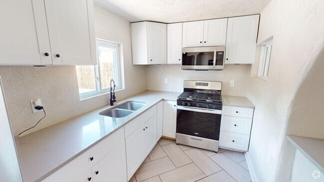 Building Photo - Adobe Abode Off St Francis Rental