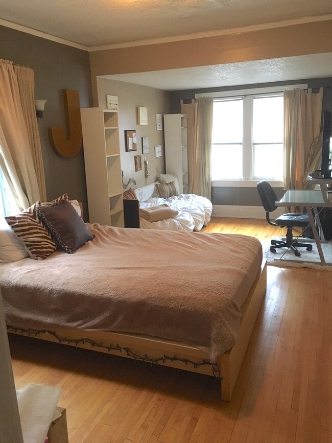 Photo - 1154 Marshall Ave