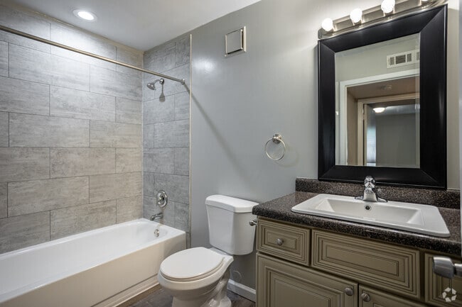 1BR, 1BA - 754SF - Bathroom - Eastowne Village Apartments