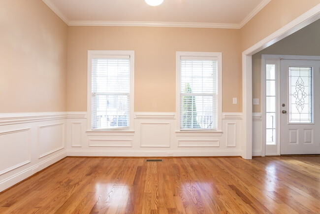 Photo - 221 Worthington Ct