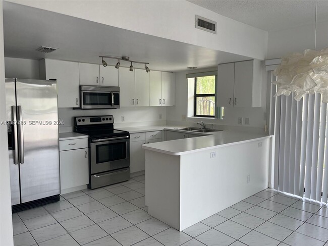 Photo - 4730 SW 62nd Way Unidad 202