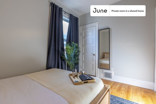 Room in Shared 4 bed/2 bath home in Savin Hill