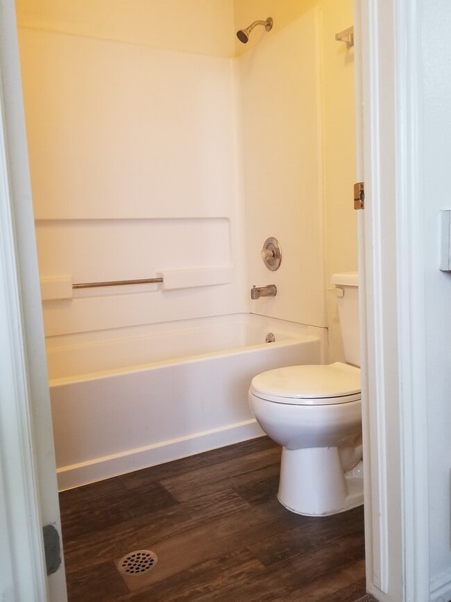 Photo - 111 S 1400 W Unidad Cinnamon Tree