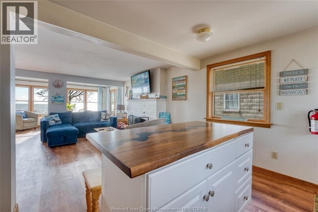 Photo - 1049 Heritage Rd