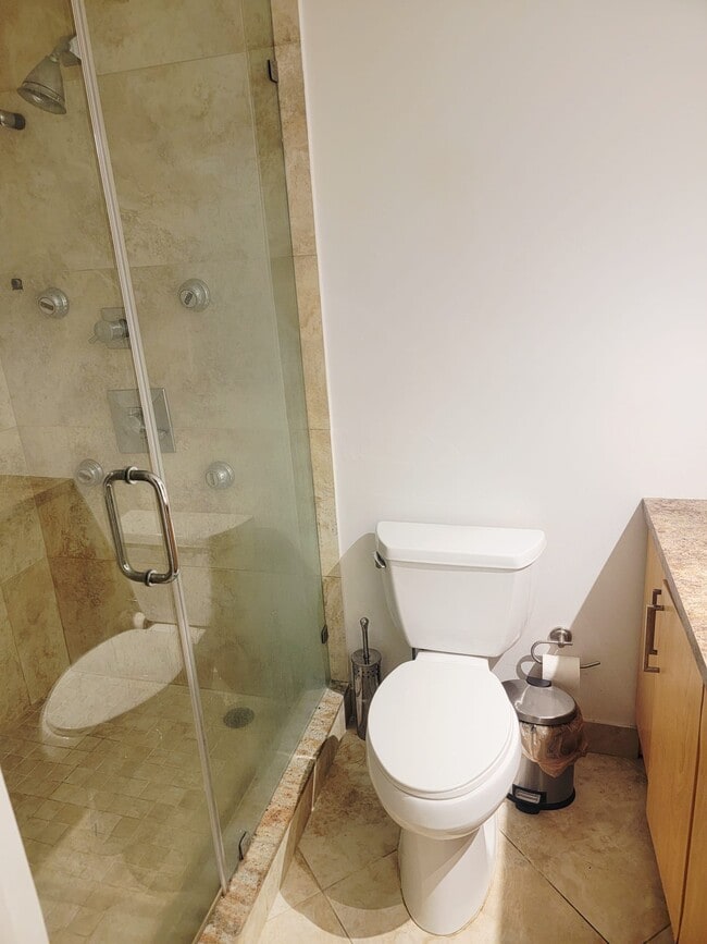 Photo - 7441 Wayne Ave Unidad 8R