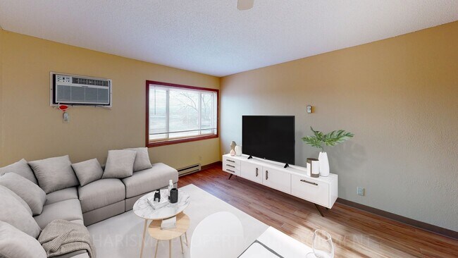 814 E Highway 44