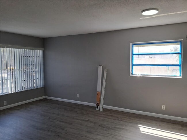 Photo - 16701 NE 14th Ave Unidad 211