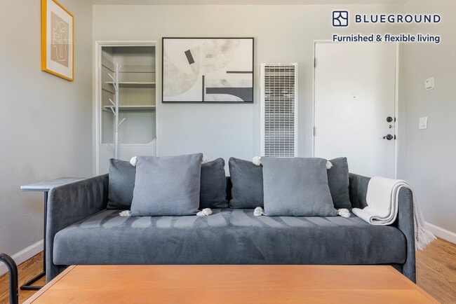 Photo - 325 Hawthorne Ave Unidad FL2-ID2012