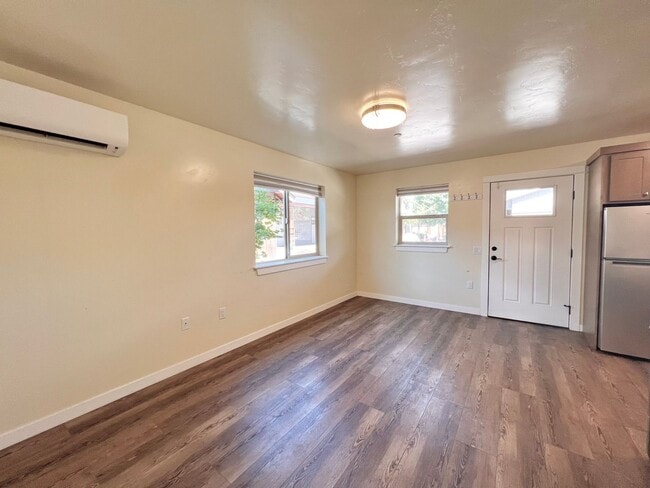 Photo - CHECK OUT THIS COZY STUDIO APARTMENT NEAR DOWNTOWN SISTERS! Unit B