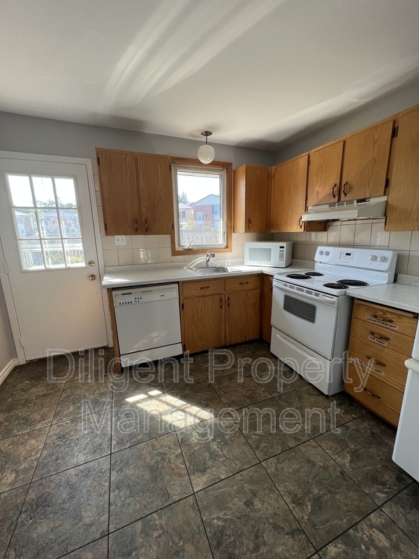Photo - 2148 Springwood Rd
