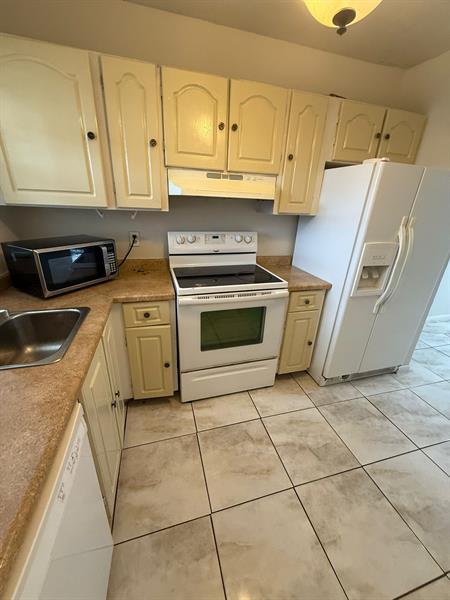 Building Photo - 2060 NW 81st Ave Unit 326 Rental