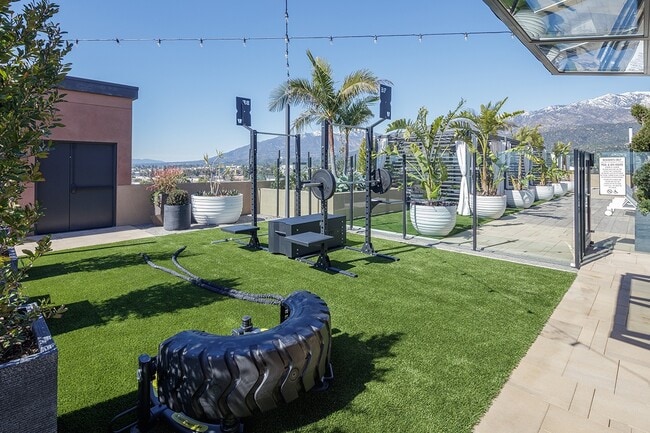 Outdoor Fitness - Esperanza at Duarte Station