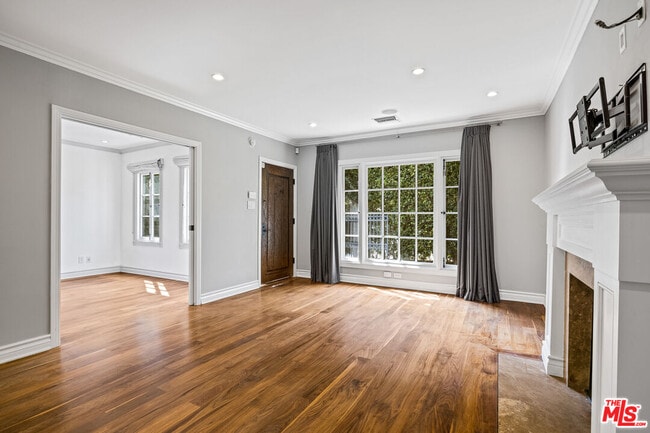 Photo - 8901 Rosewood Ave