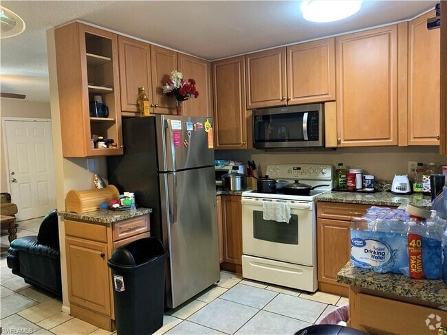 Building Photo - Non gated neighborhood in Naples Rental