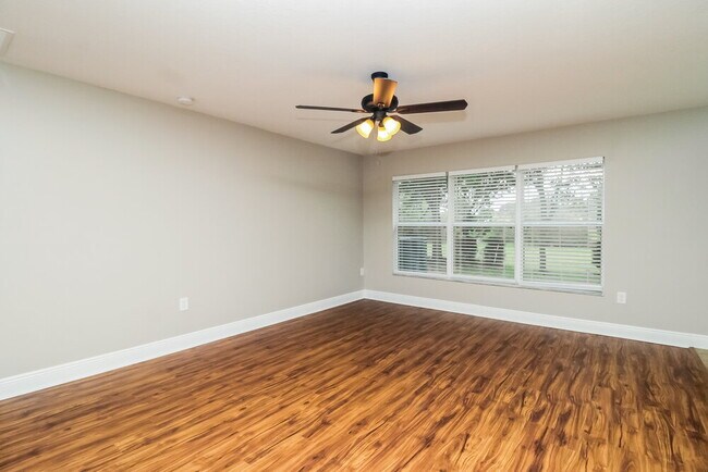 1920 Strathmore Cir