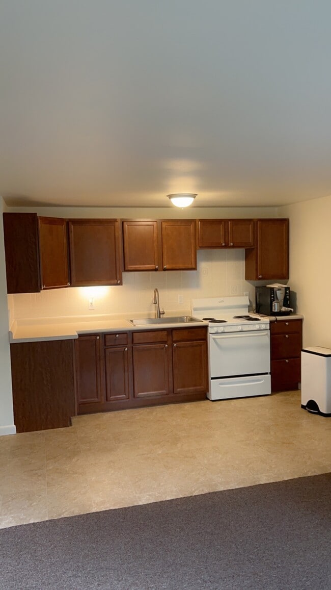 Kitchen full view - 7 Callahan Dr Unit 3