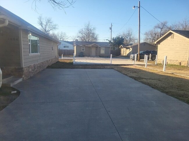Photo - 1604 NW Lindy Ave