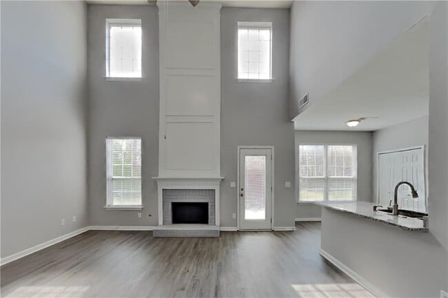 Photo - 1675 Huntcrest Park SW