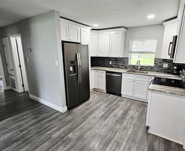 Photo - 4803 Roush Ave