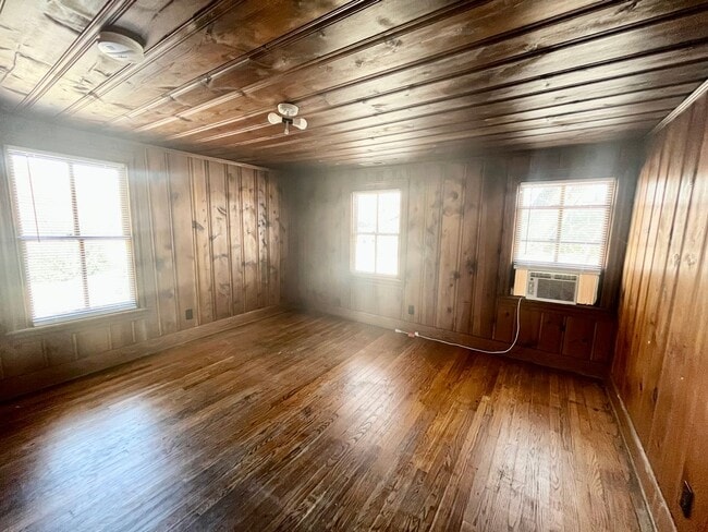 Photo - 301 W Fearing St