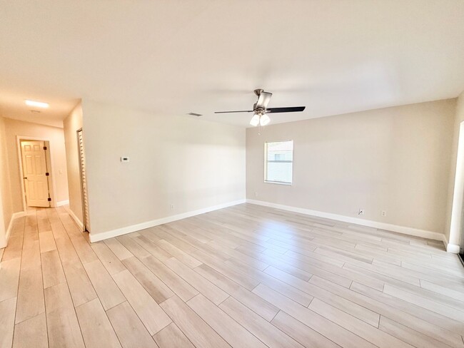 Photo - 4241 Gulfstream Dr Unit Apt 202