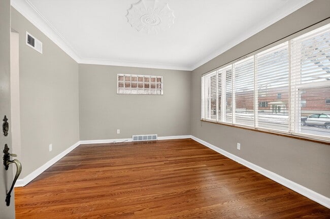 Photo - Duplex Alone Unit 5855