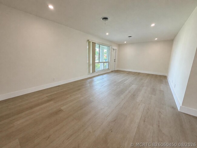 Photo - 2020 NE 56th Ct Unit 2