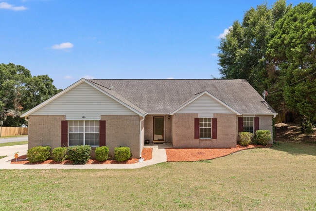 Photo - 380 Riverchase Blvd