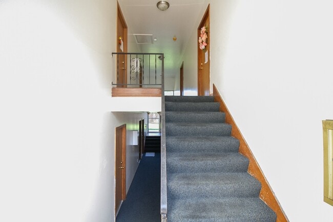 Photo - 1110 Lewis Ave Unit 13
