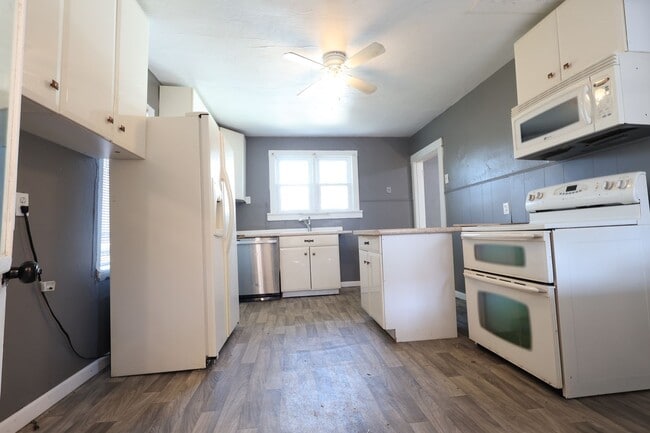 Photo - Cozy and recently updated 2-bedroom, 1-bath bungalow in Jennings!
