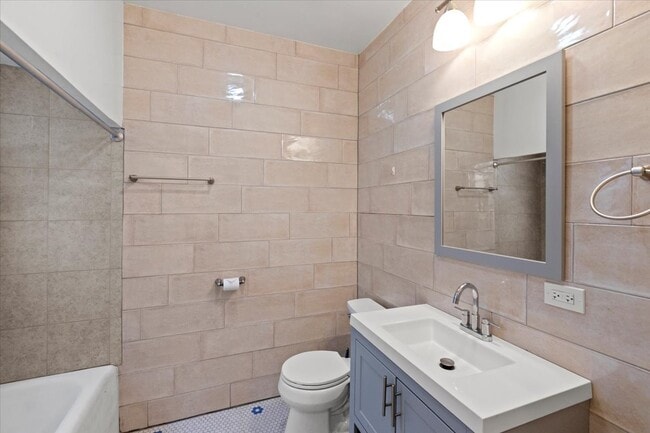 Photo - 5742 N Milwaukee Ave Unit 2A