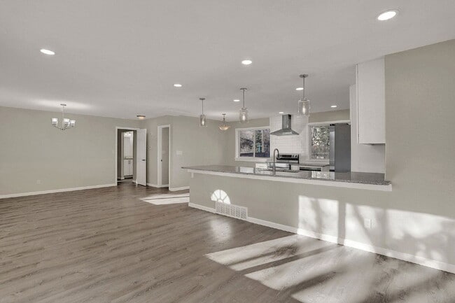 Photo - 817 Westmoor Dr