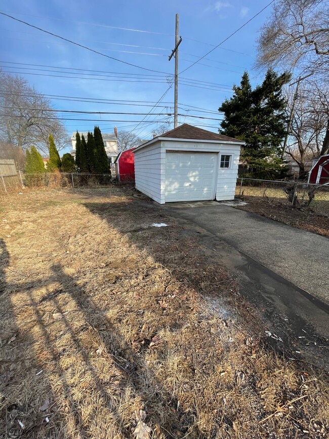 Photo - 23352 Hoover Ave