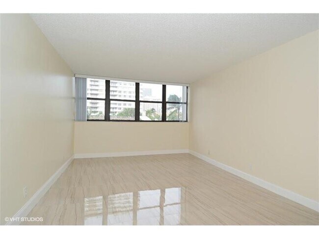 Photo - South Ocean Drive, Hallandale Beach, FL 33...