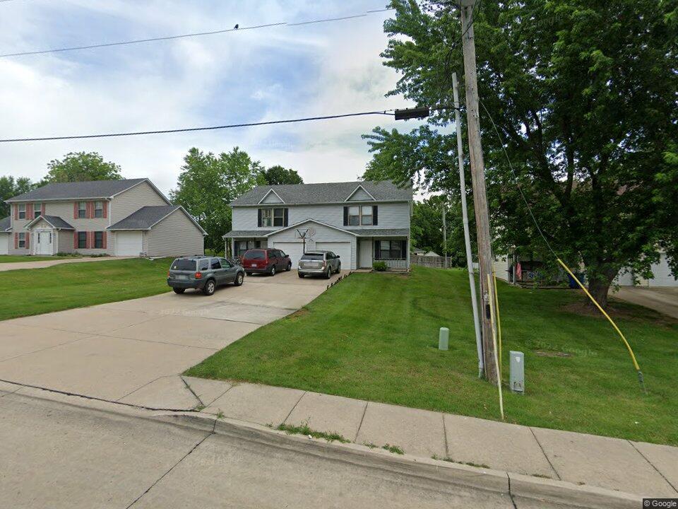 Photo - 301 E Liberty Ln