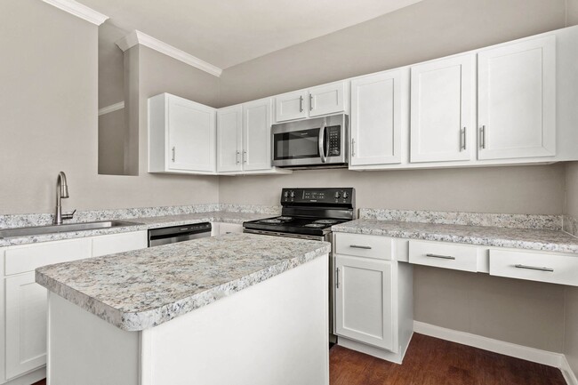 Building Photo - Villages of Cypress Creek Rental
