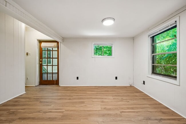Photo - 212 Barclay Rd Unidad B