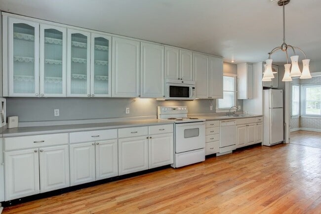 Photo - 1306 Henning Ave