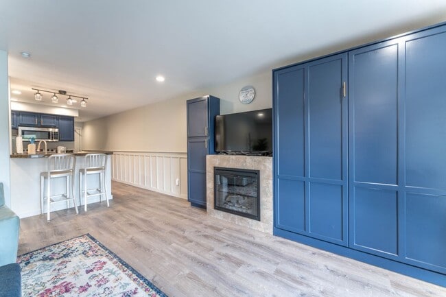 Photo - 322 W Woodin Ave