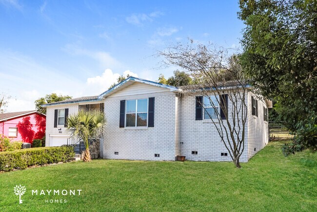 Photo - 9915 Campus Ave