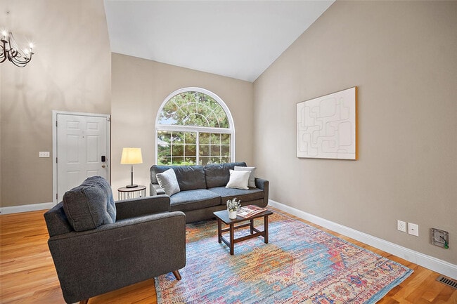 Photo - 1169 Beacon Hill Way