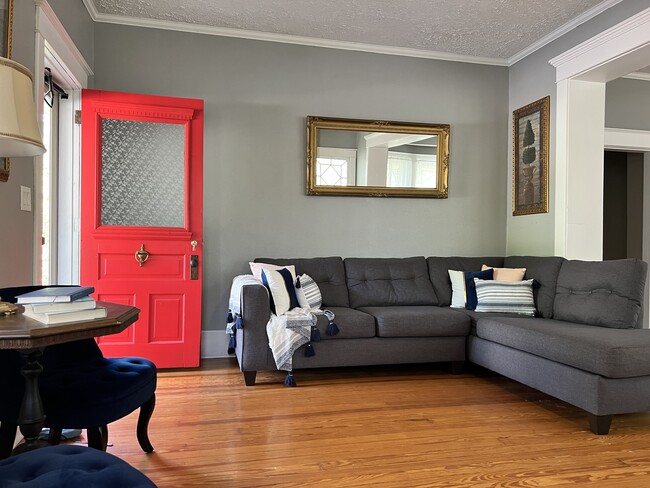 Photo - 534 N Hope St