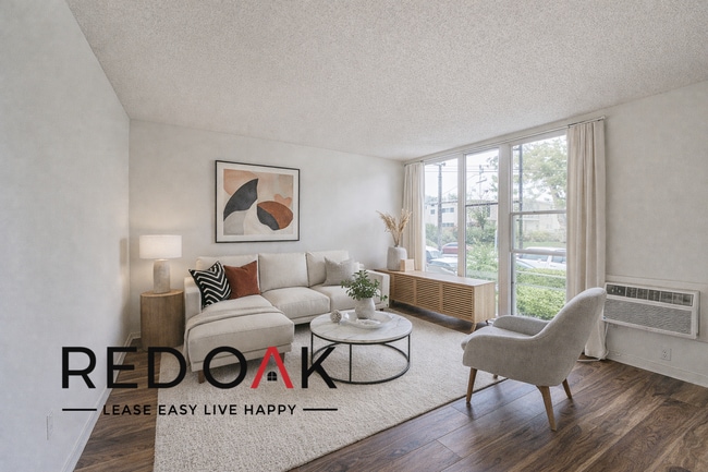 Building Photo - 2748 Montrose Ave Unit 10