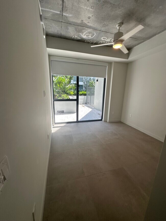Photo - 198 NW 24th St Unidad B2